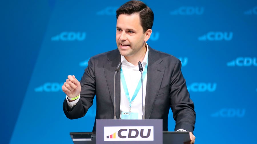 Young conservatives block pension bill