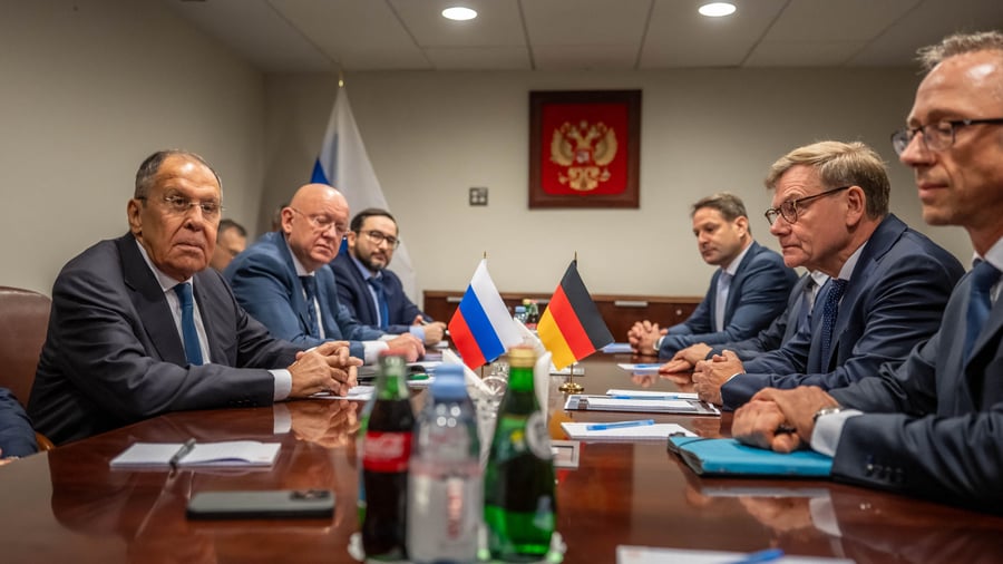 +++ Ukraine-Krieg +++: Wadephul trifft Lawrow in New York zu Gesprächen