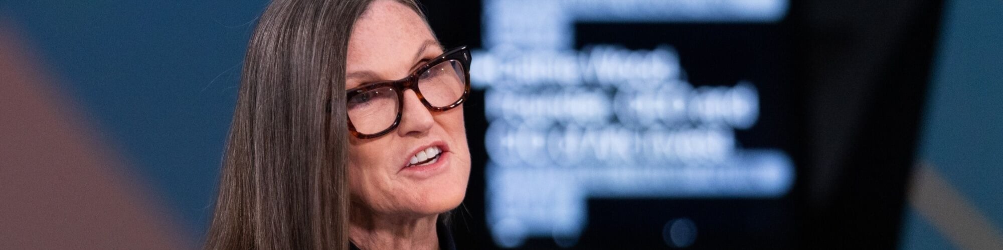 Cathie Wood: Drei Dinge fallen bei ihren neuesten Trades auf