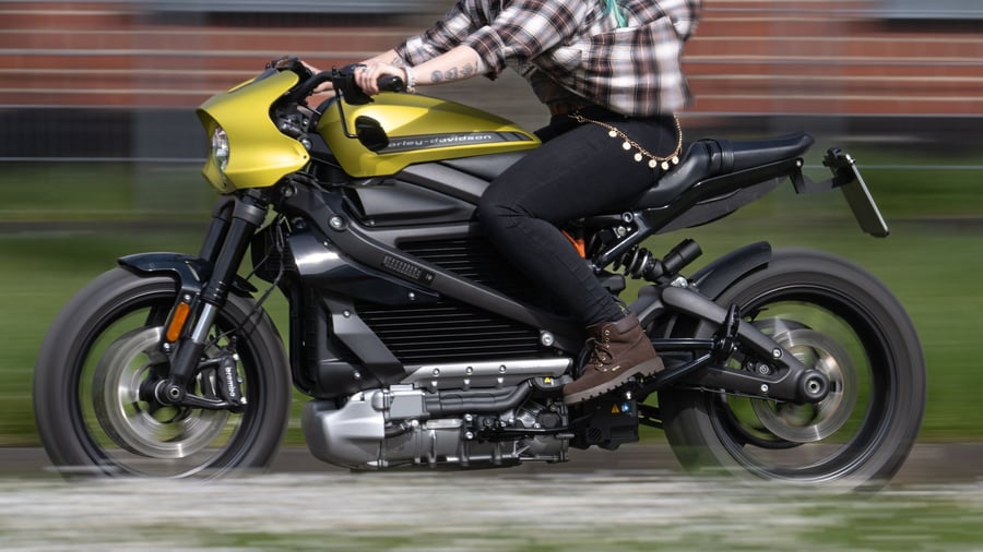 Bikes unter Strom: Tipps zum Kauf von E-Motorrädern und E-Rollern