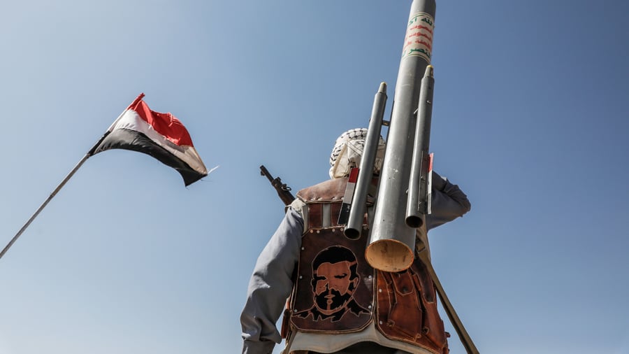 +++ Iran-Krieg +++: Kämpfe um Meerenge – Huthi-Rebellen greifen Flughafen im Jemen an