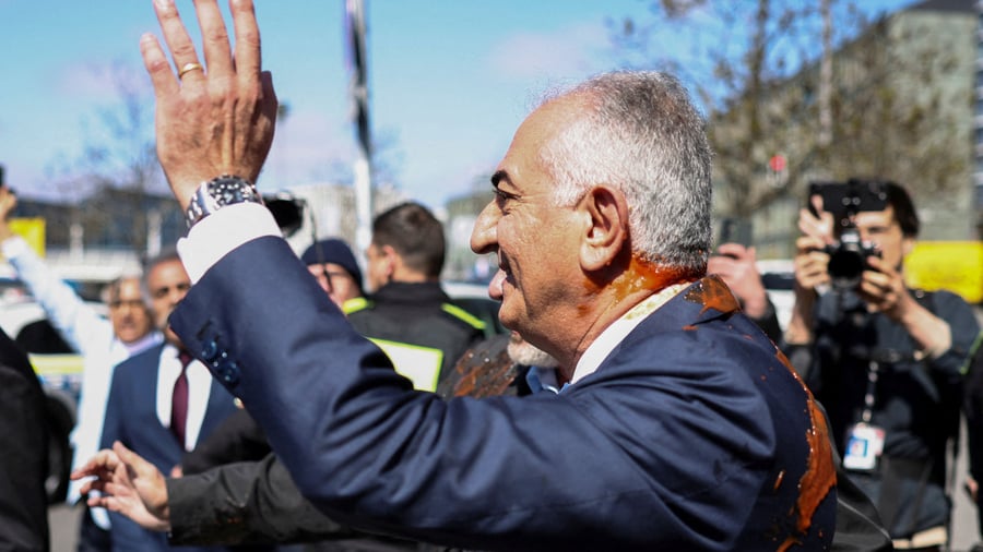 Reza Pahlavi: Pahlavi kritisiert Regierung – und wird mit Tomate beworfen