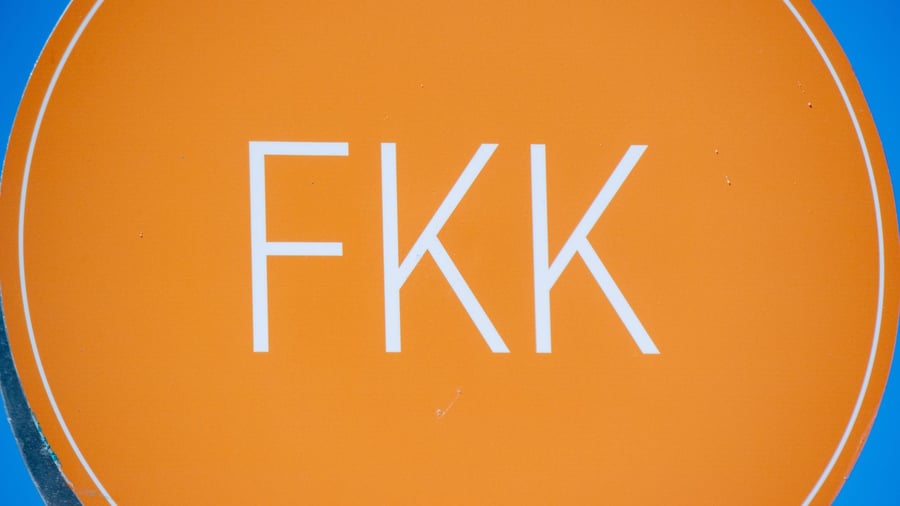 Ist Ihr Balkon einsehbar?: Nackt sonnen: Wo ist es erlaubt, wo droht ein Bußgeld?