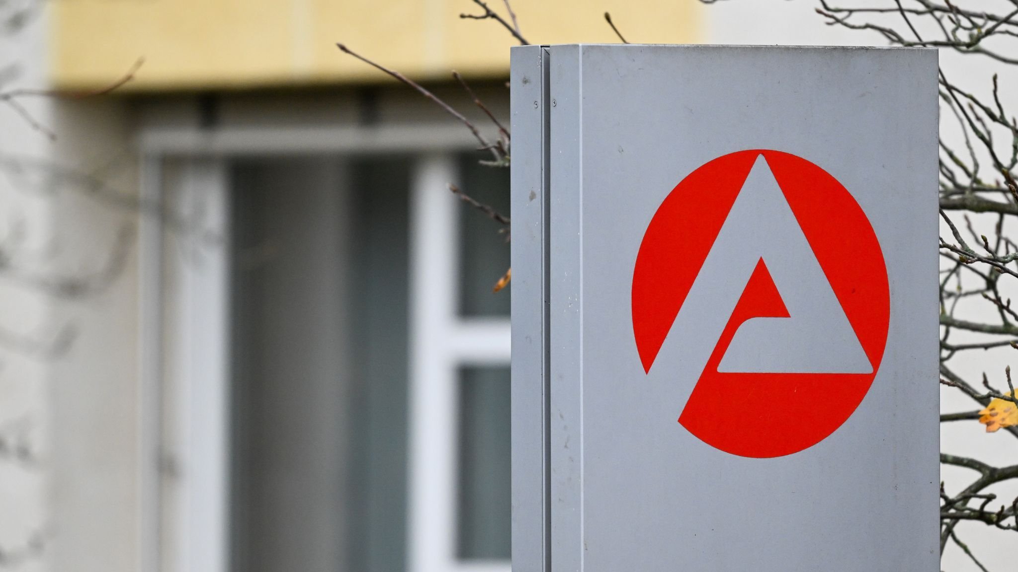 Arbeitsmarkt: Kosten der Arbeitslosigkeit deutlich gestiegen