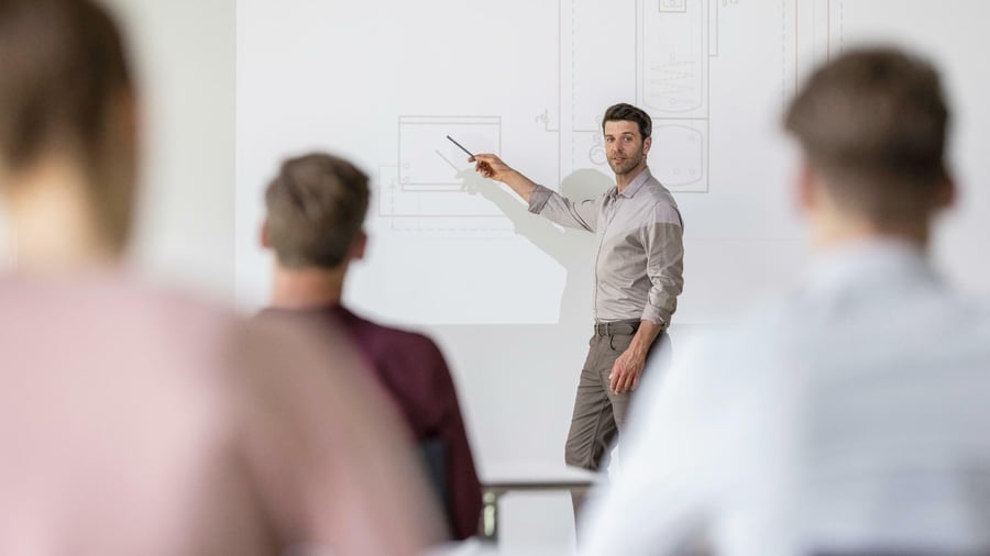 Personal: Unternehmen kürzen Budgets für Weiterbildung um 30 Prozent
