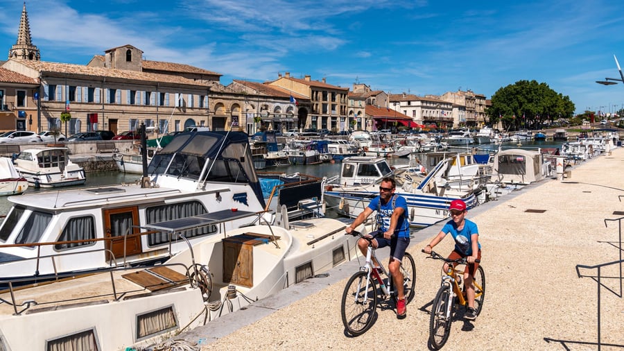 Rhône-Delta in Südfrankreich: Camargue: Radtour mit Stieren, Sumpf und Südbalkon für alle