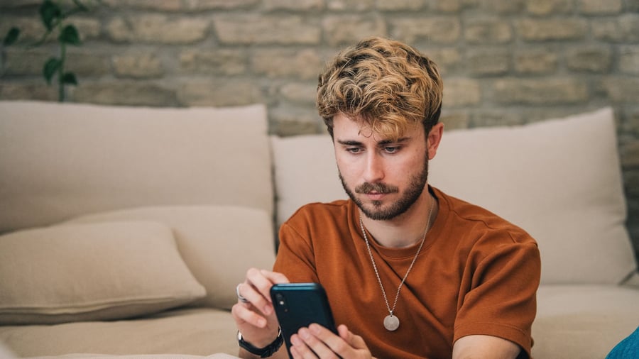 Fragen aus dem Arbeitsrecht: Muss ich Nachrichten außerhalb der Arbeitszeit beantworten?