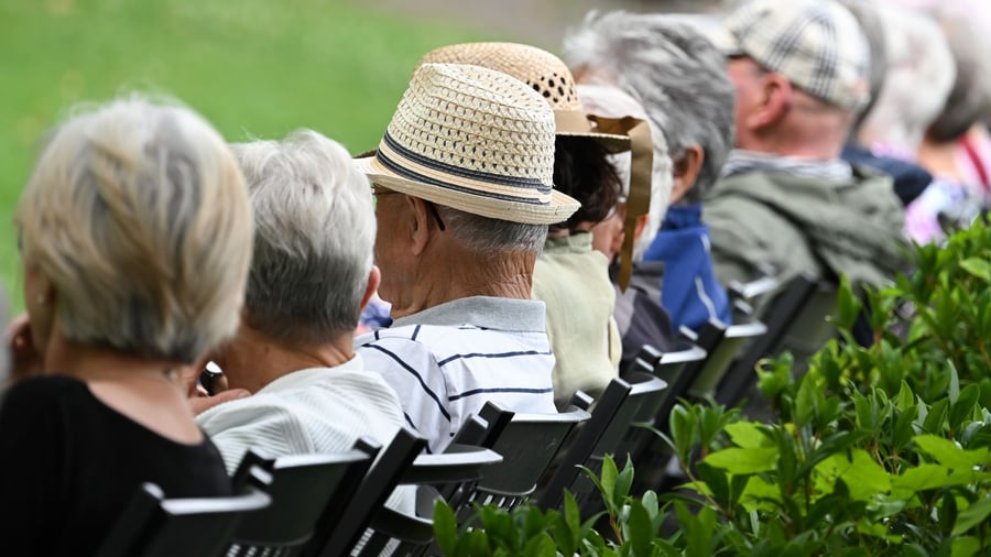 Versicherung: Wie Lebensversicherer mit der alternden Kundschaft umgehen