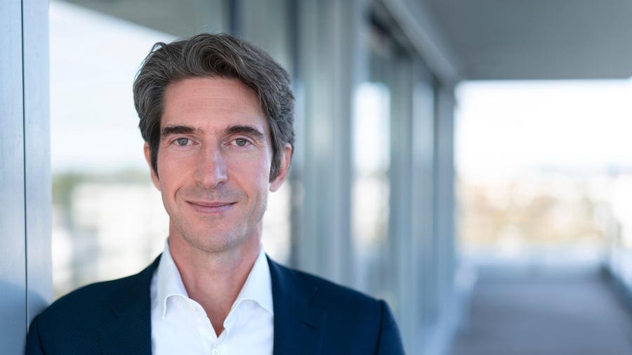 Interview mit Jörg Utecht: „Spürbar günstiger wird es auf absehbare Zeit nicht“ – Interhyp-Chef rät vom Warten auf sinkende Zinsen ab