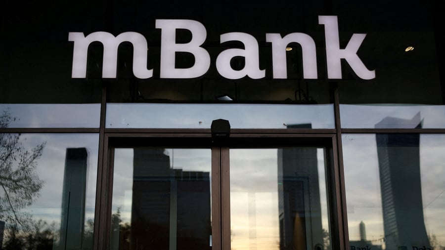 Banken: Commerzbank-Übernahme würde Unicredit zu Angebot für MBank zwingen