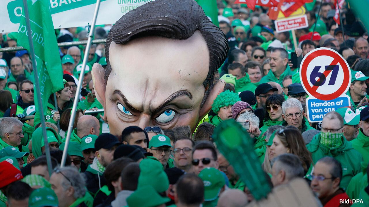 Sparpl&auml;ne der Regierung treiben Tausende auf die Stra&szlig;en