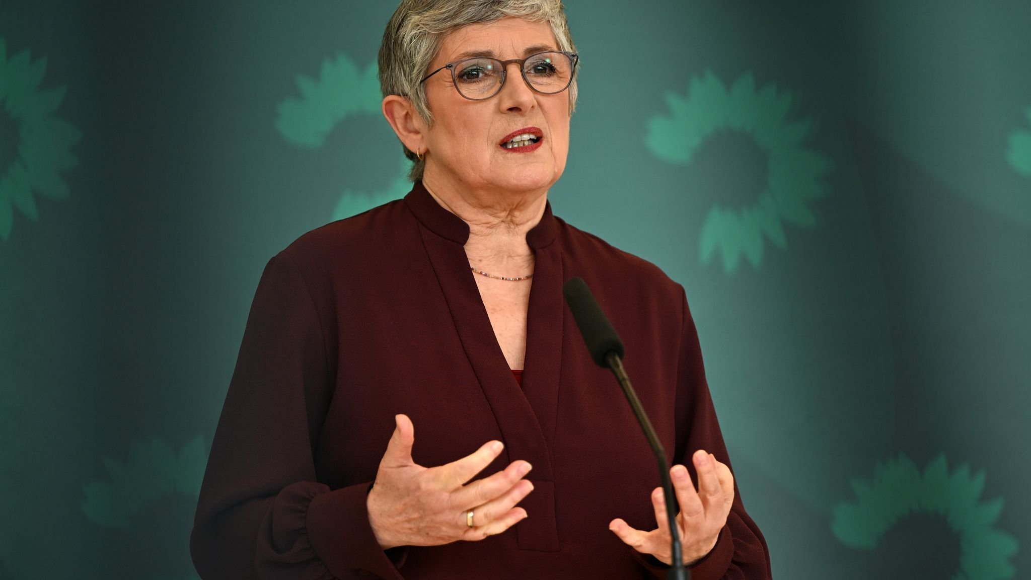 Genehmigung f&uuml;r lange Reisen: Ha&szlig;elmann fordert Korrektur an neuer Bundeswehrregel