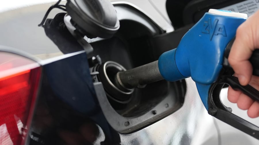 +++ Bundespolitik +++: Kabinett beschließt 17 Cent weniger Energiesteuer auf Sprit