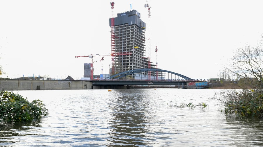 Hamburg funds Elbtower museum rescue