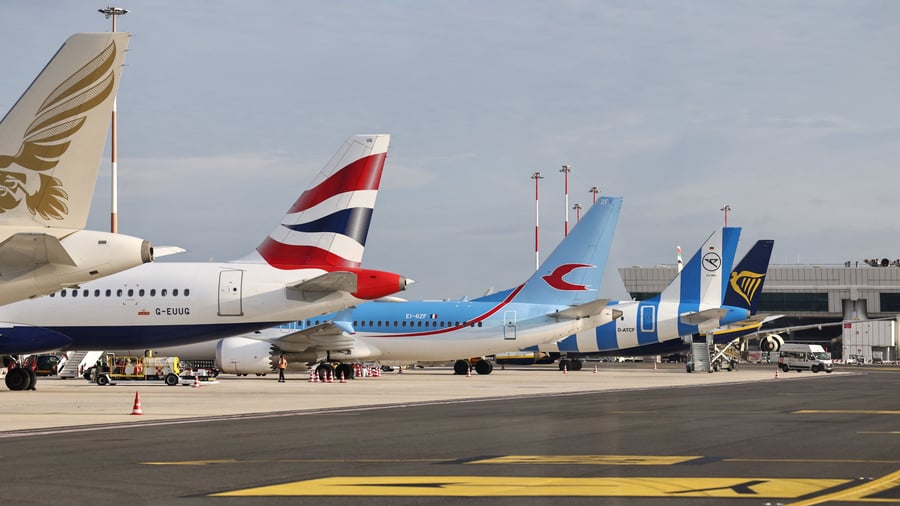 Luftfahrt: Nahost-Konflikt halbiert Gewinnprognose der Flugb