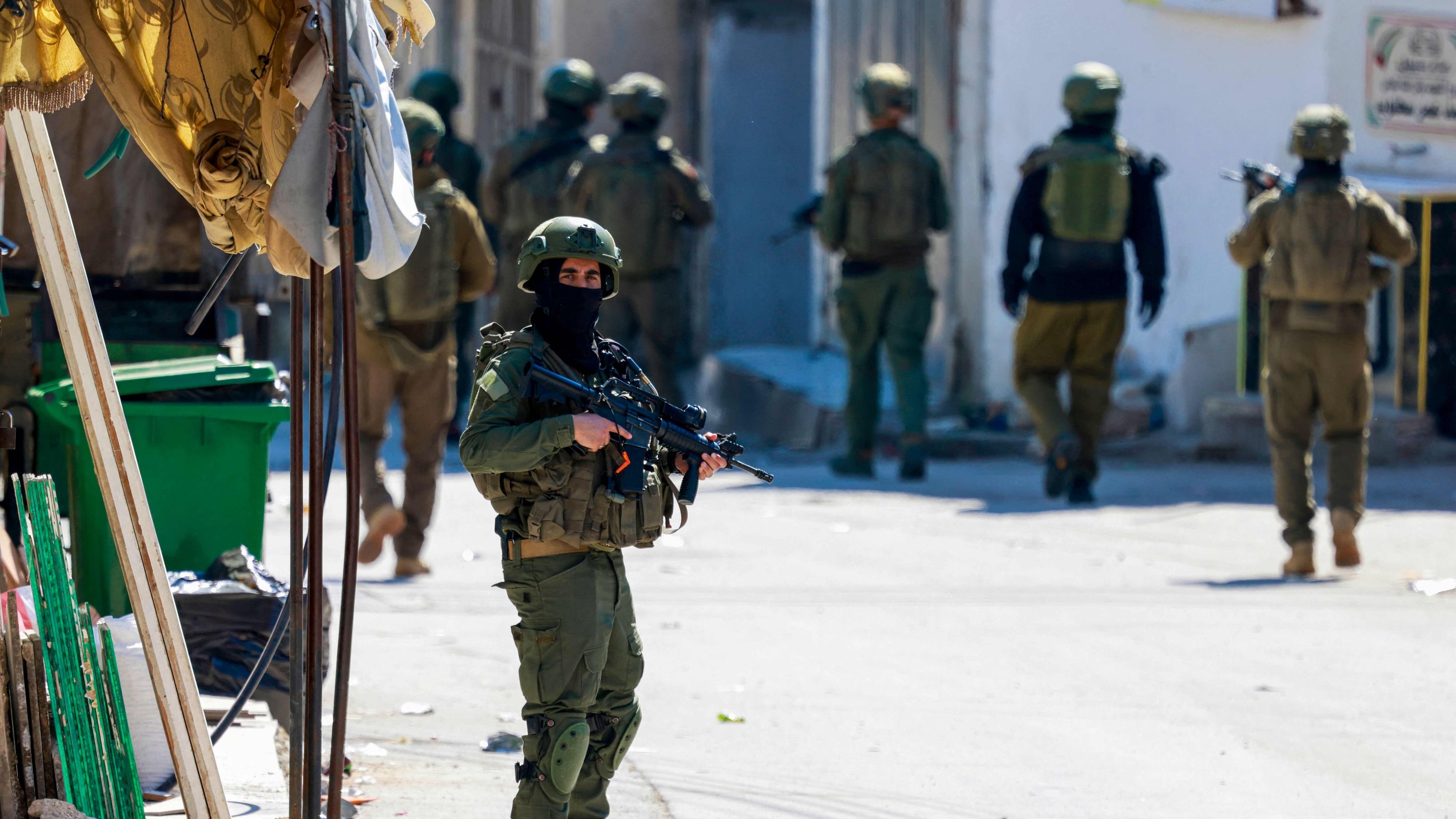 Iran &ndash; Die Lage am Mittag: Israel verlegt Truppen an Grenze zum Libanon &ndash; Hunderte Tote im Iran