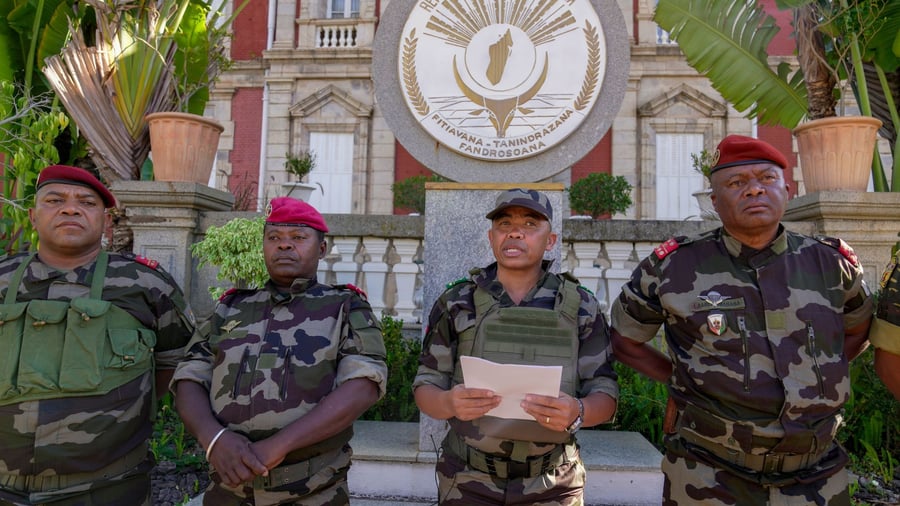 Madagascar elite unit seizes power