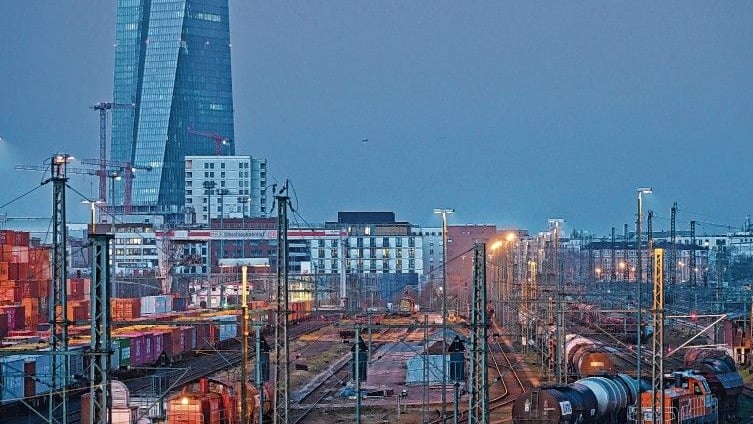 EZB: Kreditvergabe an Firmen im Euroraum zieht vor Iran-Krieg leicht an