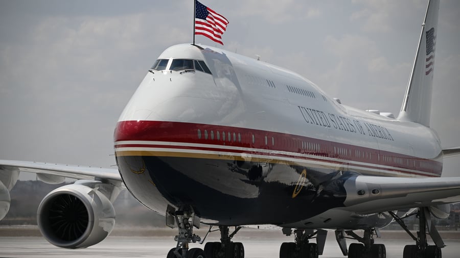 +++ Nato-Gipfel +++: Sicherheitsbedenken bei neuer Air Force One? Trump nimmt älteres Flugzeug