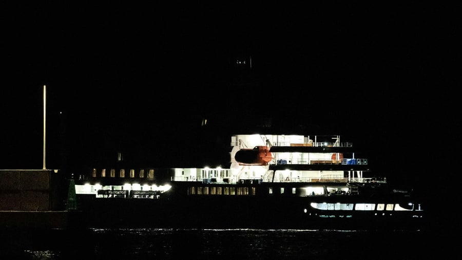 Infektionen bei Kreuzfahrt: Von Virusausbruch betroffenes Schiff in Teneriffa angekommen