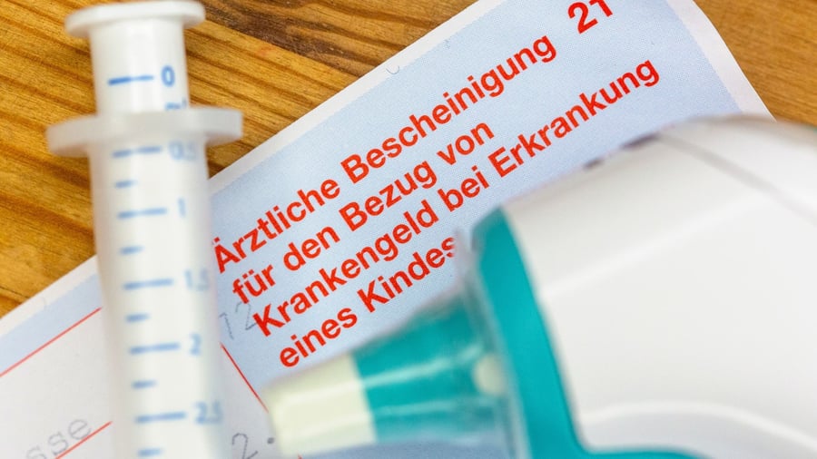 Soziales: AOK: Kinderkrankentage nehmen immer noch meistens Frauen