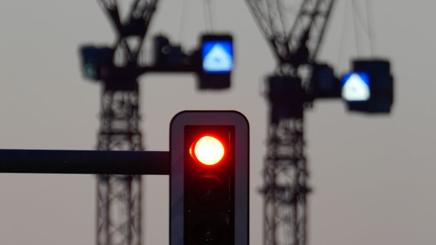 Wirtschaft: IW senkt Konjunkturprognose für 2026 deutlich
