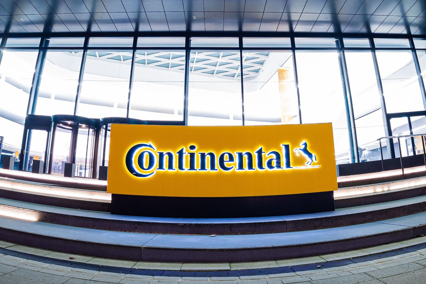 Continental: Automotive supplier achieves profit jump before split
