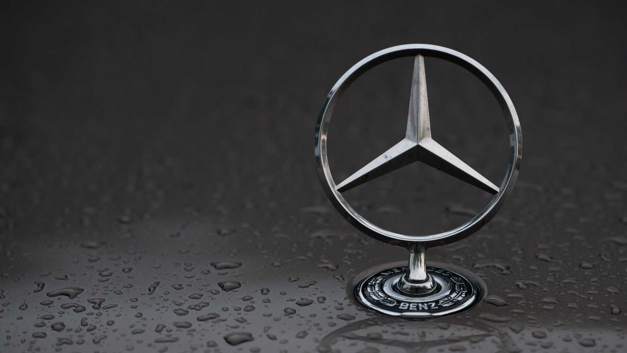 Economic slump: New setback for Mercedes: Profits plummet