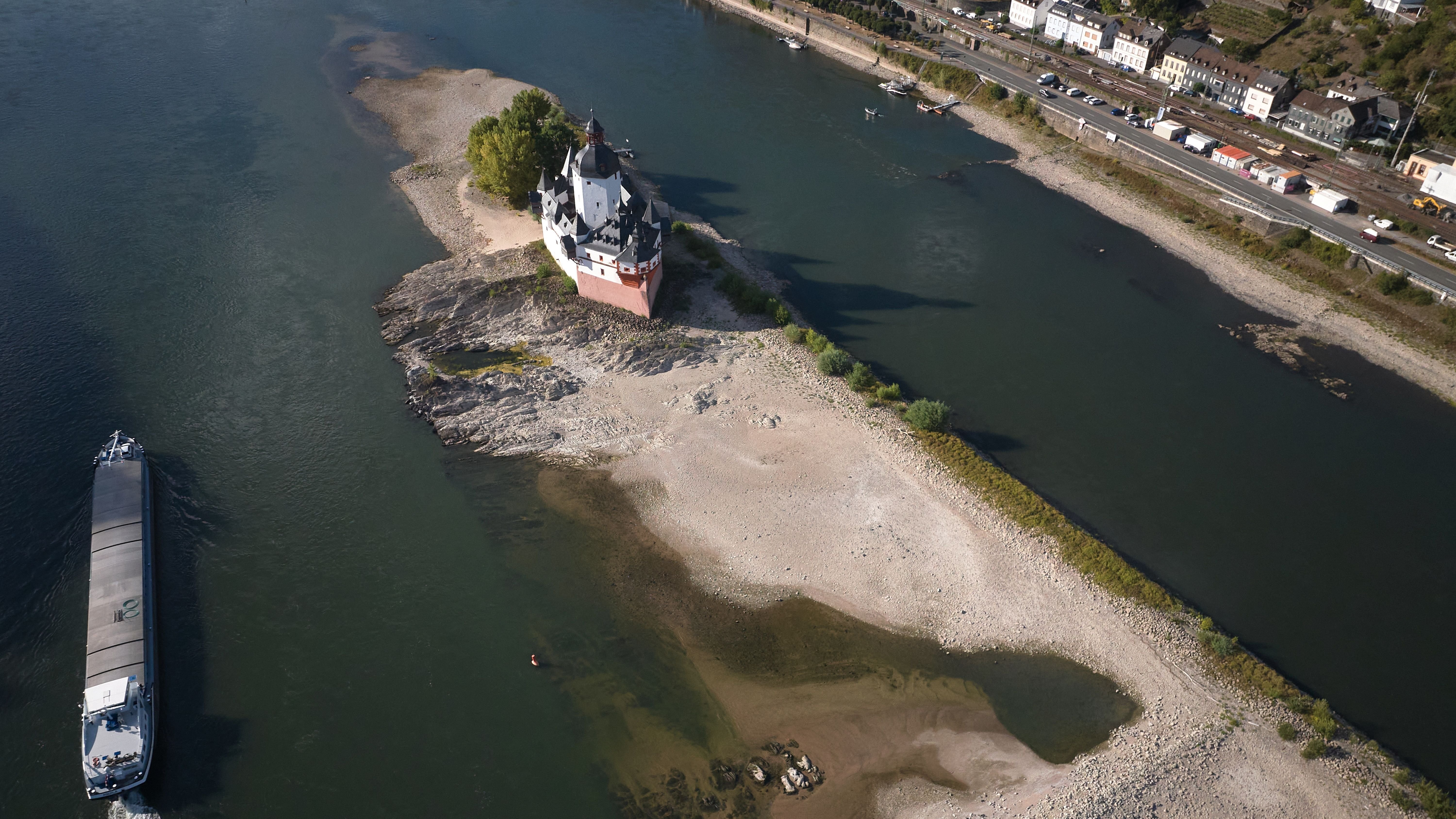 Germany's Politicians Discuss Countermeasures Amid Low Water Levels on the Rhine