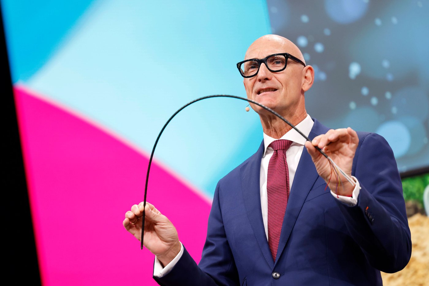 Telekom shares: Deutsche Telekom raises cash flow forecast