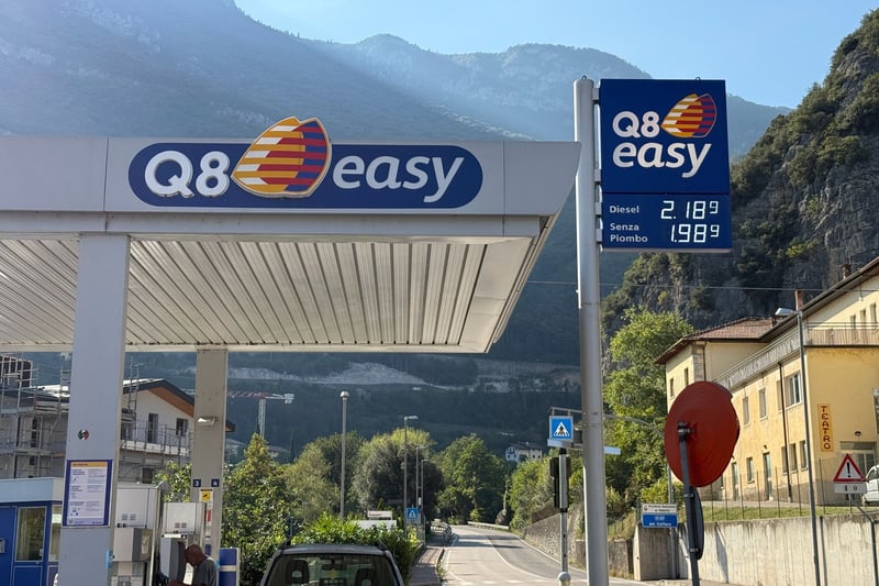 Energiepreise: Italien: Konzerne halten Spritpreis trotz Rabatt-Ende stabil