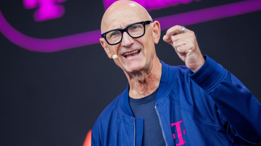 Künstliche Intelligenz: Telekom-Chef kündigt KI-Offensive an: „Am Geld soll es nicht scheitern“