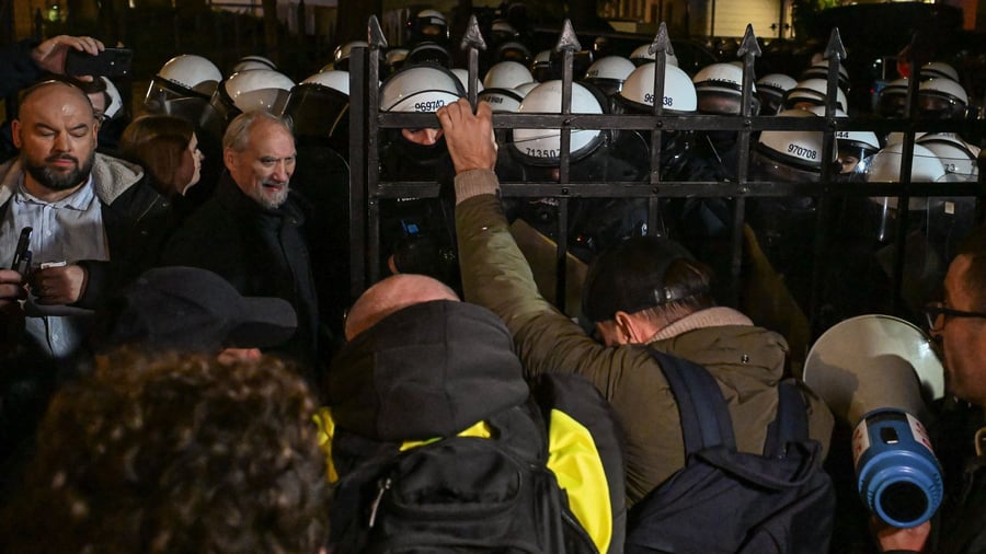 Umstrittener Justizumbau: Chaos in Polen: Präsident rüpelt sich ins Verfassungsgericht