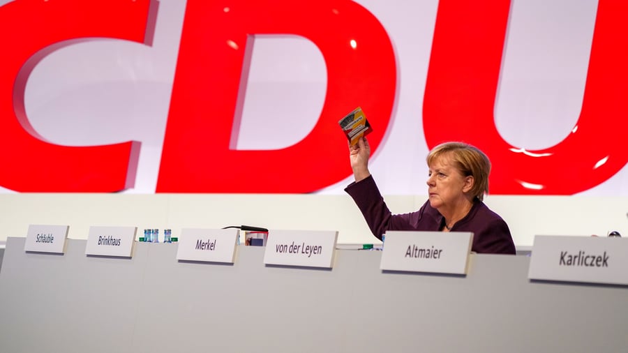 CDU-Parteitag: Warum Angela Merkel jetzt plötzlich Friedrich Merz zuhört