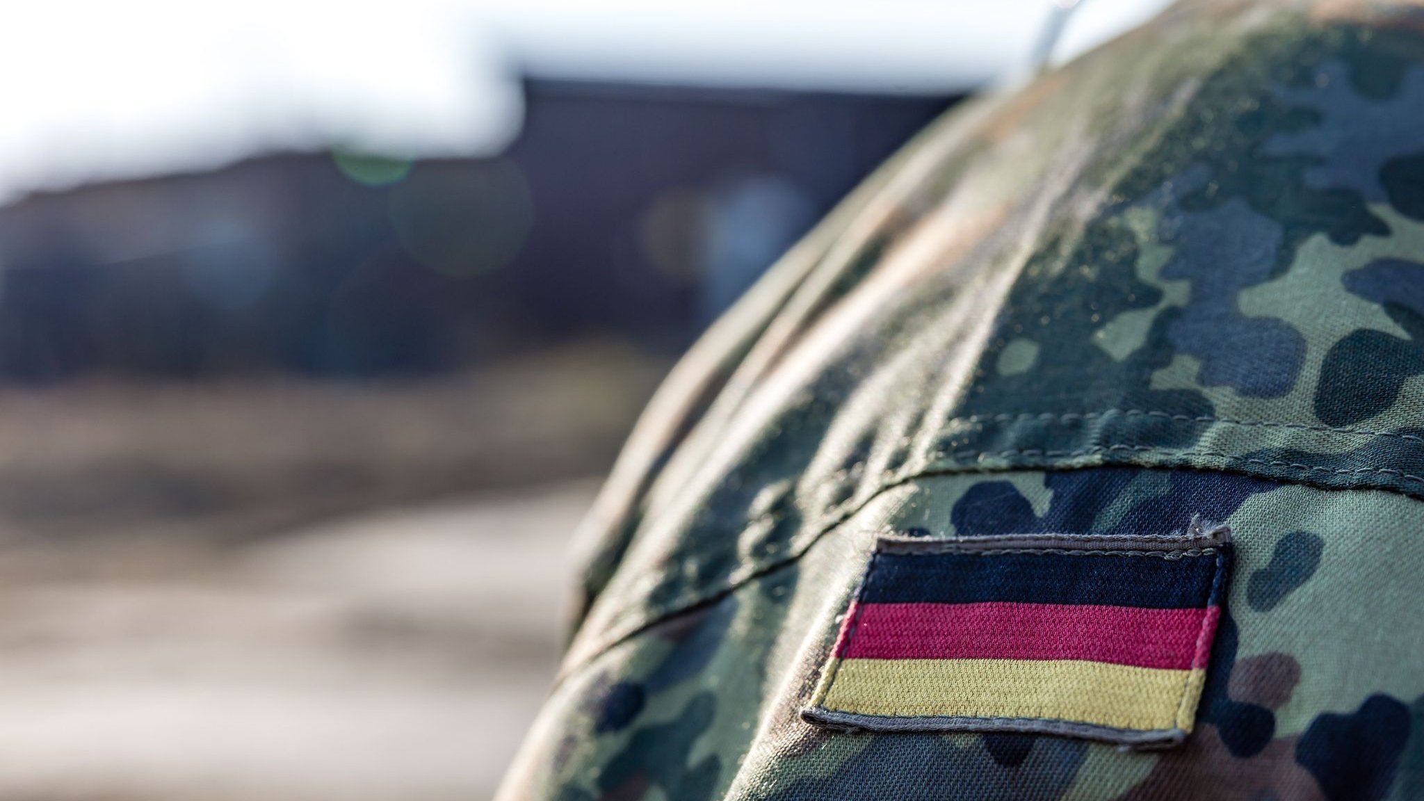 Genehmigung f&uuml;r lange Reisen: Neue Bundeswehr-Regel: Politik f&uuml;r pragmatische L&ouml;sung