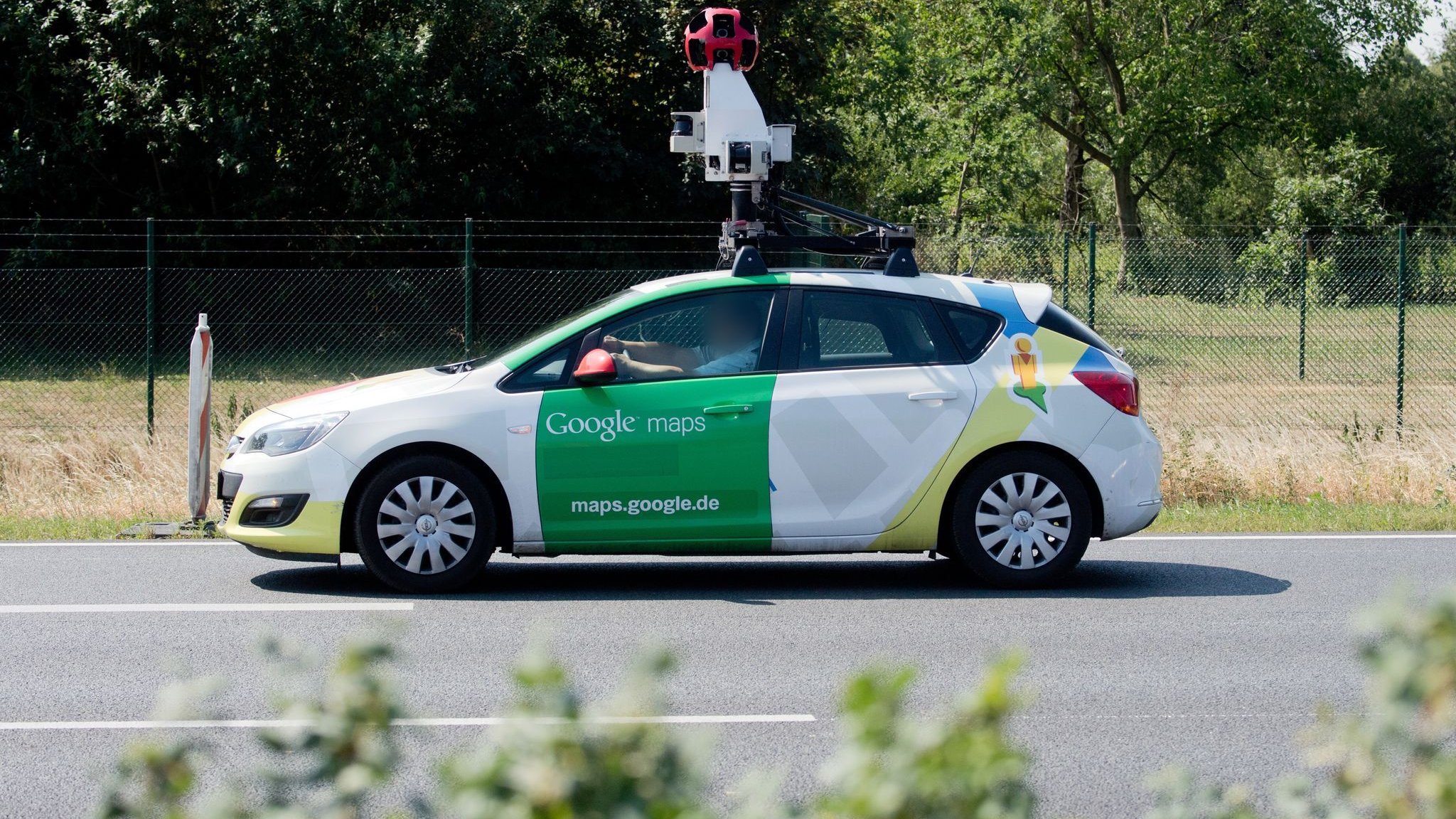Straßen- und Satellitenansicht: Google Maps: Haus und Grundstück ...