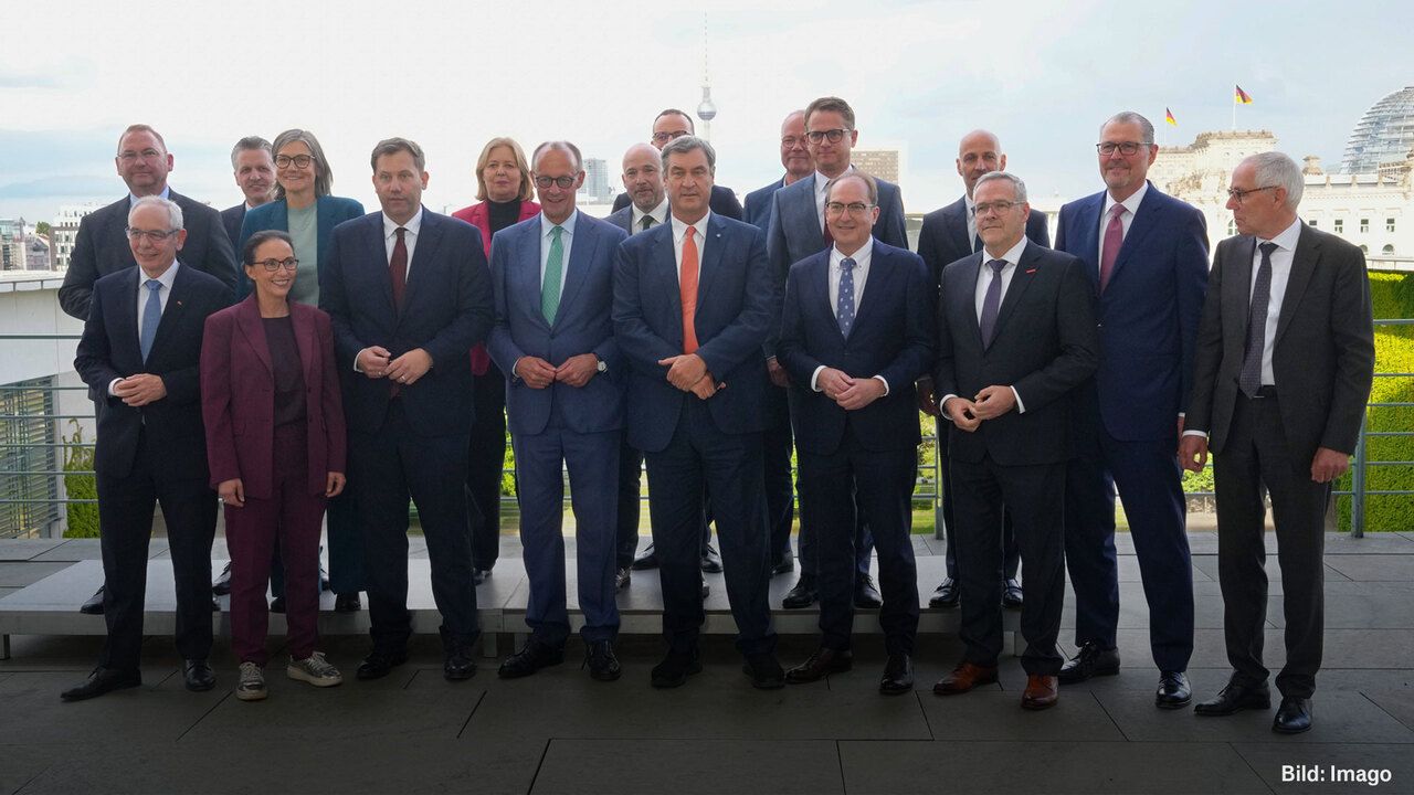 Spitzentreffen im Kanzleramt: Regierung und Sozialpartner ei