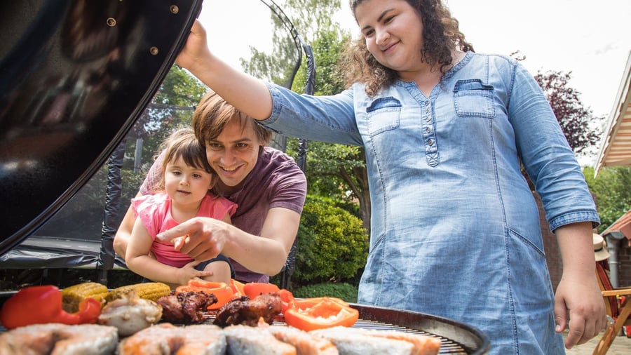 Achtung, Schadstoffe!: Zu kräftig gegrillte Würstchen: Gesundheitsrisiko für Kinder