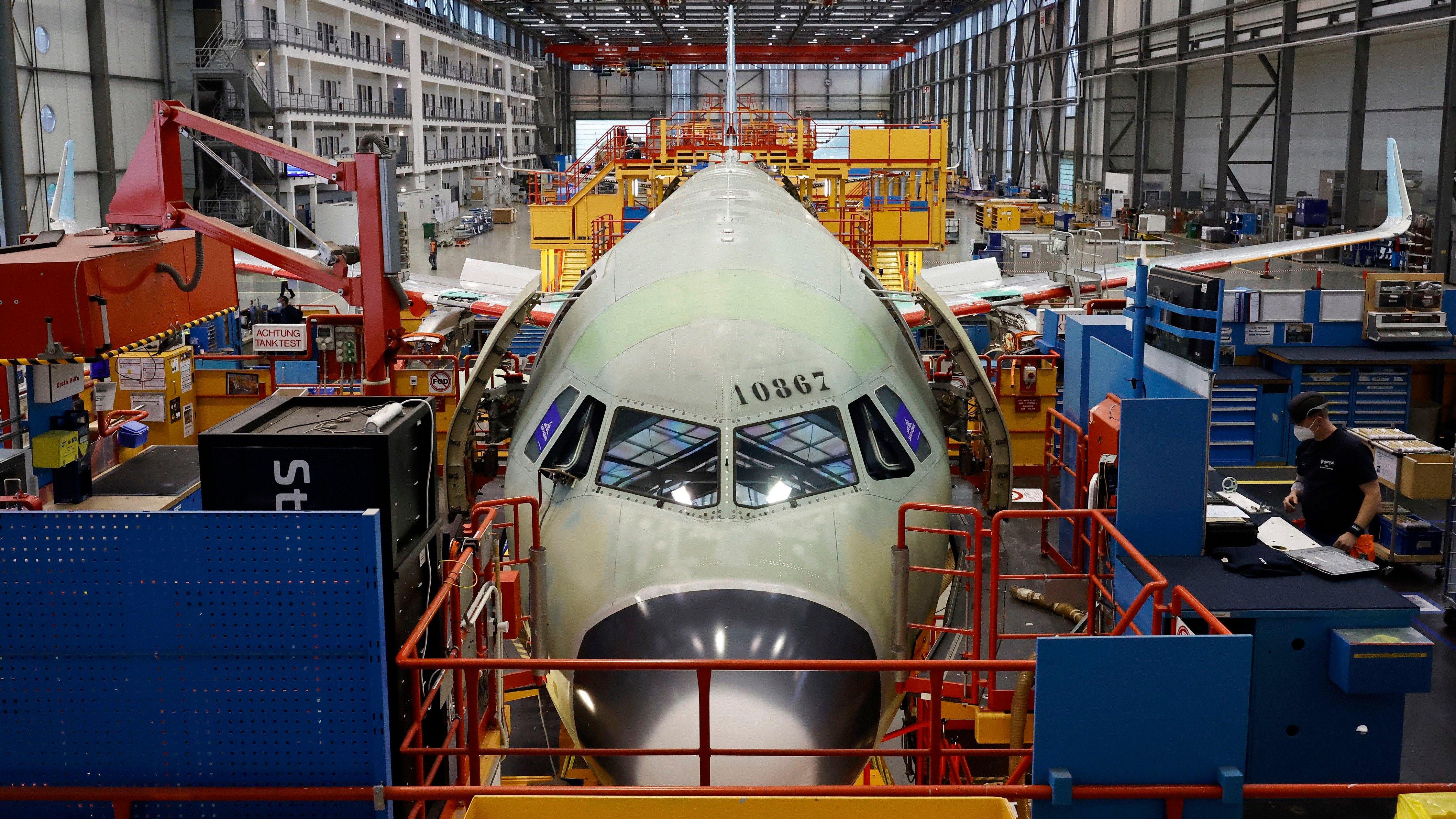 Airbus holds 2026 delivery target despite weaker third quarter