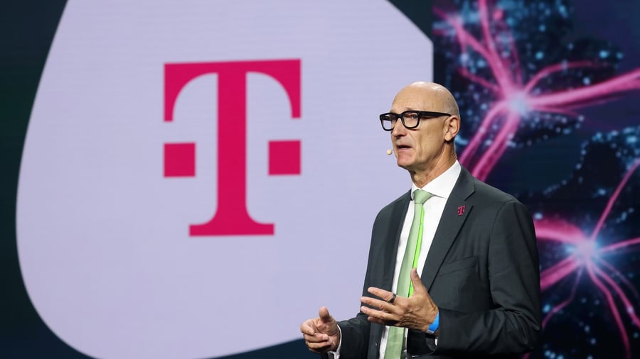 Telekommunikation: Größte Fusion aller Zeiten möglich: Telekom prüft Zusammenschluss mit US-Tochter T-Mobile