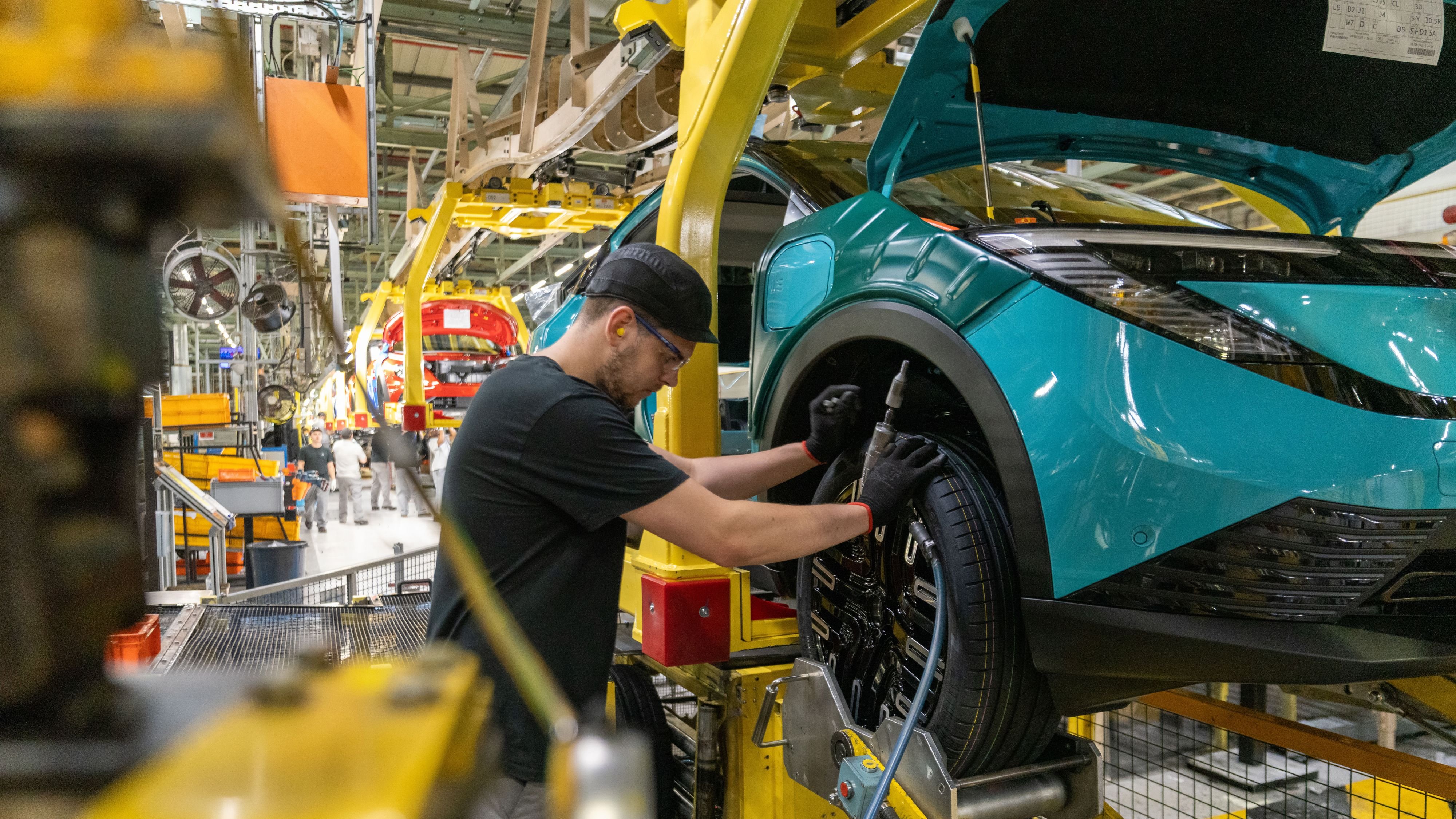 Automotive industry: Nissan accelerates transition to electromobility
