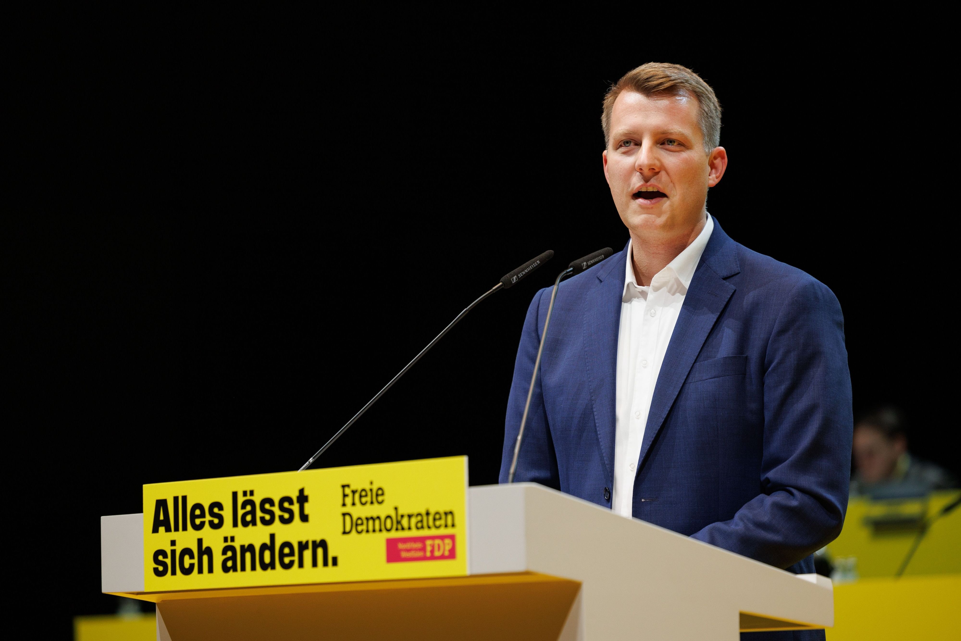 Henning Höne bei einer Rede in Bielefeld