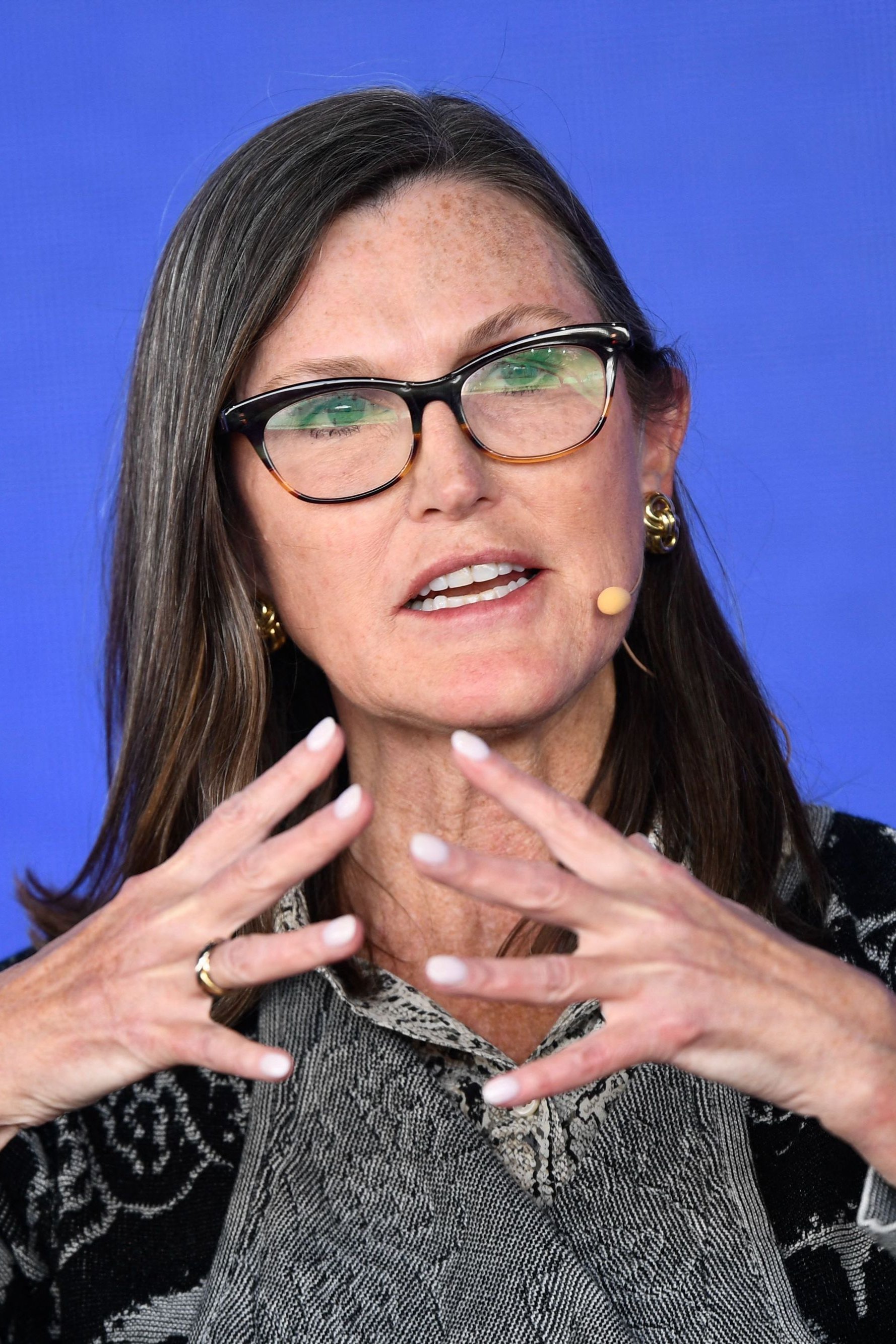 Cathie Wood: Diese KI-Aktien tauscht sie gerade aus