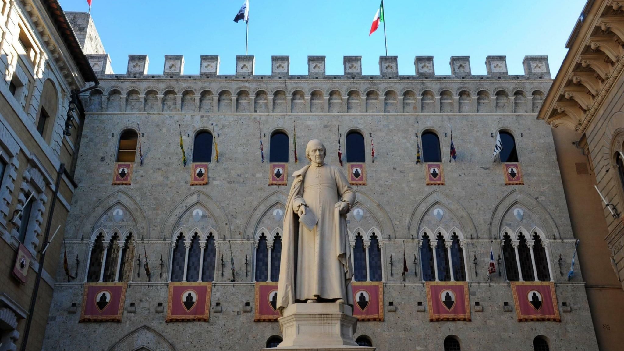 Monte dei Paschi posts strong earnings while resisting Intesa takeover