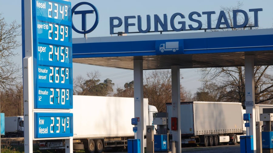 Tanken: Spritpreis steigt immer weiter – Diesel überholt E10