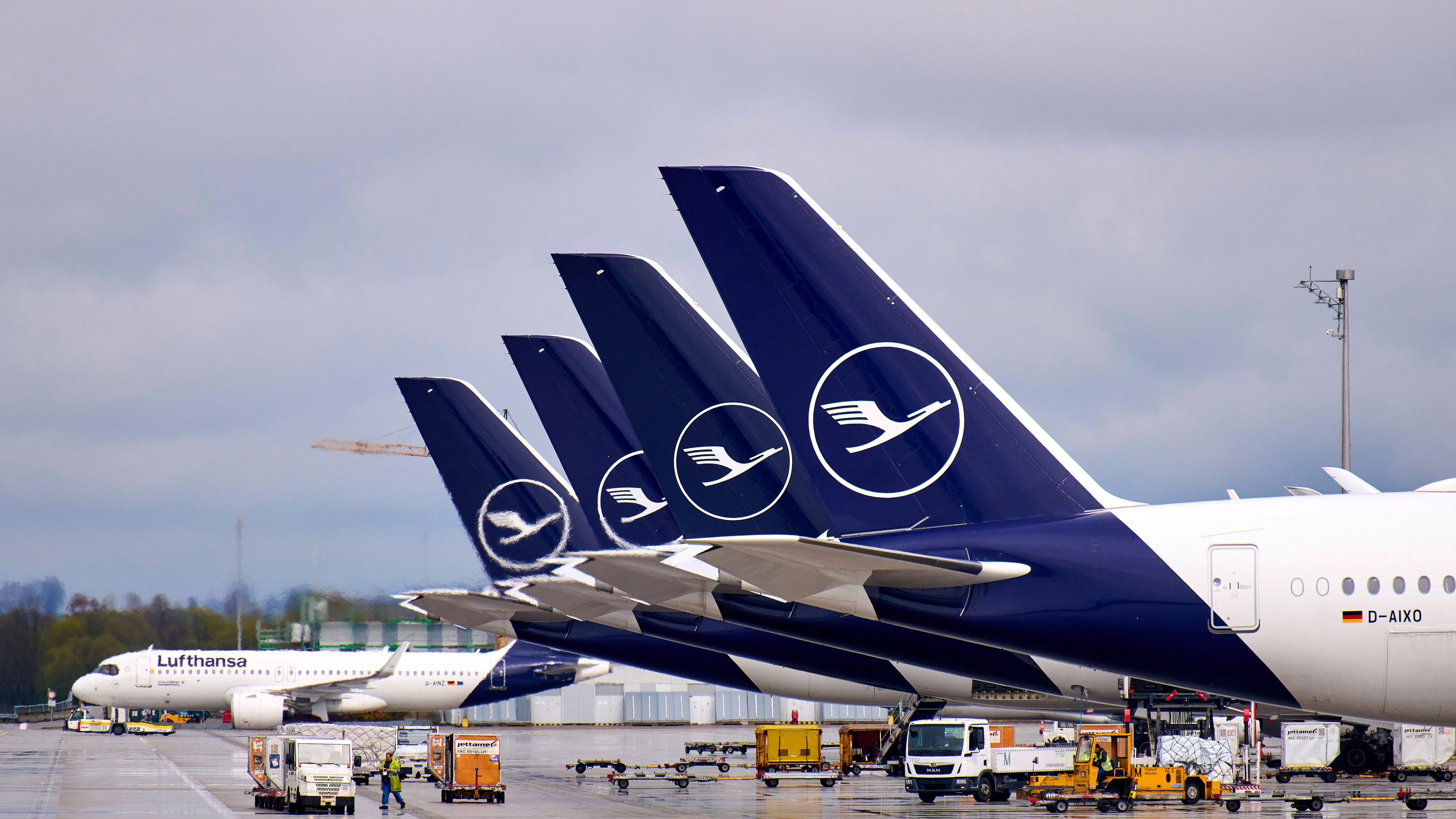 Flugreisen: EU wirft Lufthansa und Air France falsche Klimaversprechen vor