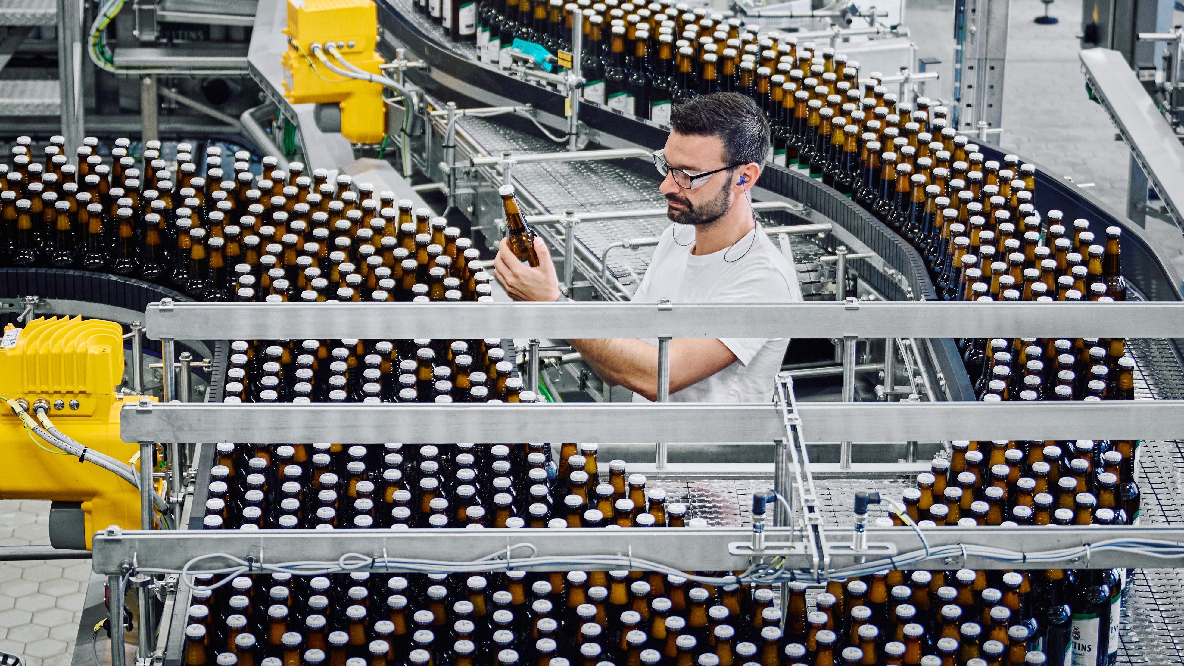 Geldanlage: Große Unterschiede bei Aktien von Getränkeherstellern – Was Anleger beachten sollten﻿