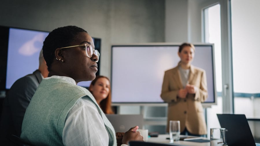 Gefühle im Job: Emotionaler Ausbruch im Team: Wie reagiere ich richtig?
