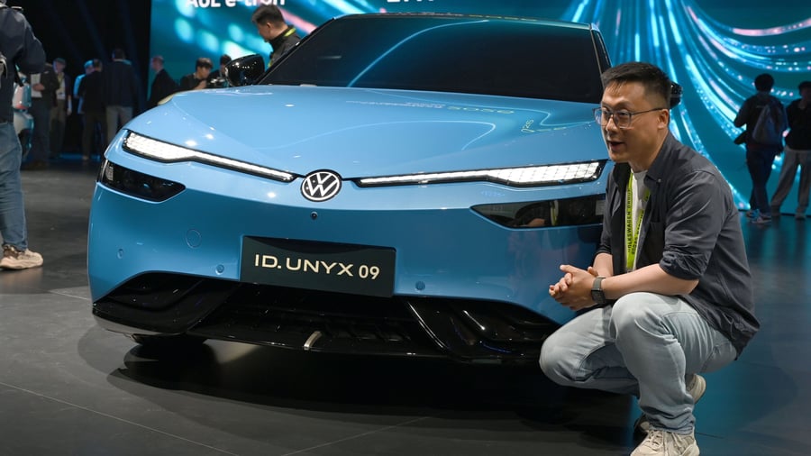 Autoindustrie: Einbruch auf E-Auto-Markt in China trifft deutsche Hersteller besonders hart – Durchhalteparolen vor Peking-Messe