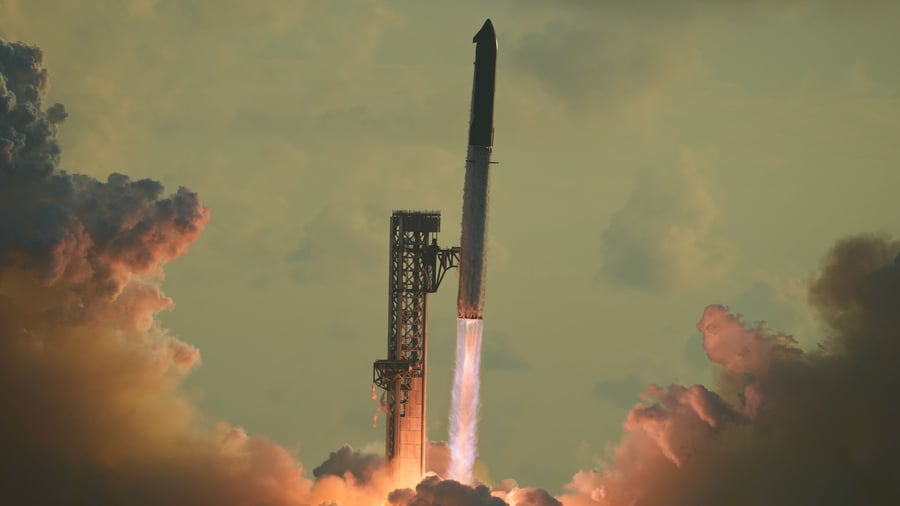 Raumfahrt: Riesen-Rakete Starship bricht zu mehrfacher Erdumrundung auf